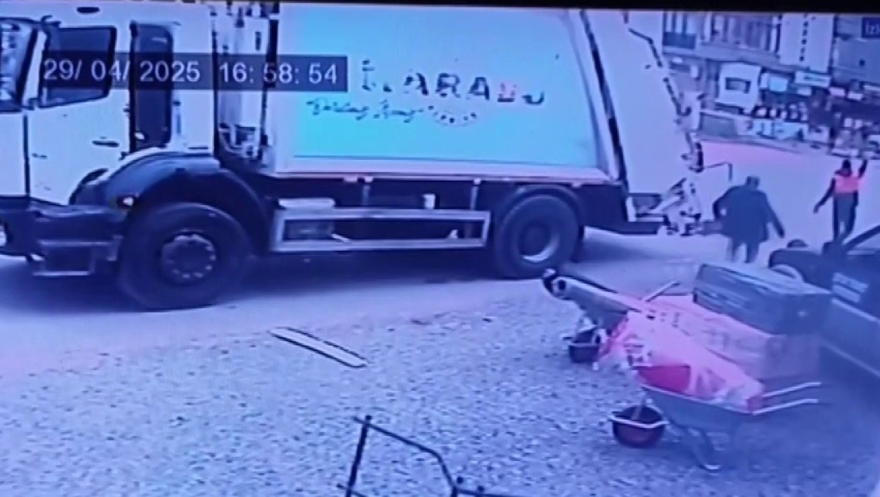 Belediye'ye Ait Çöp Kamyonu 70 Yaşındaki Adamı Ezdi