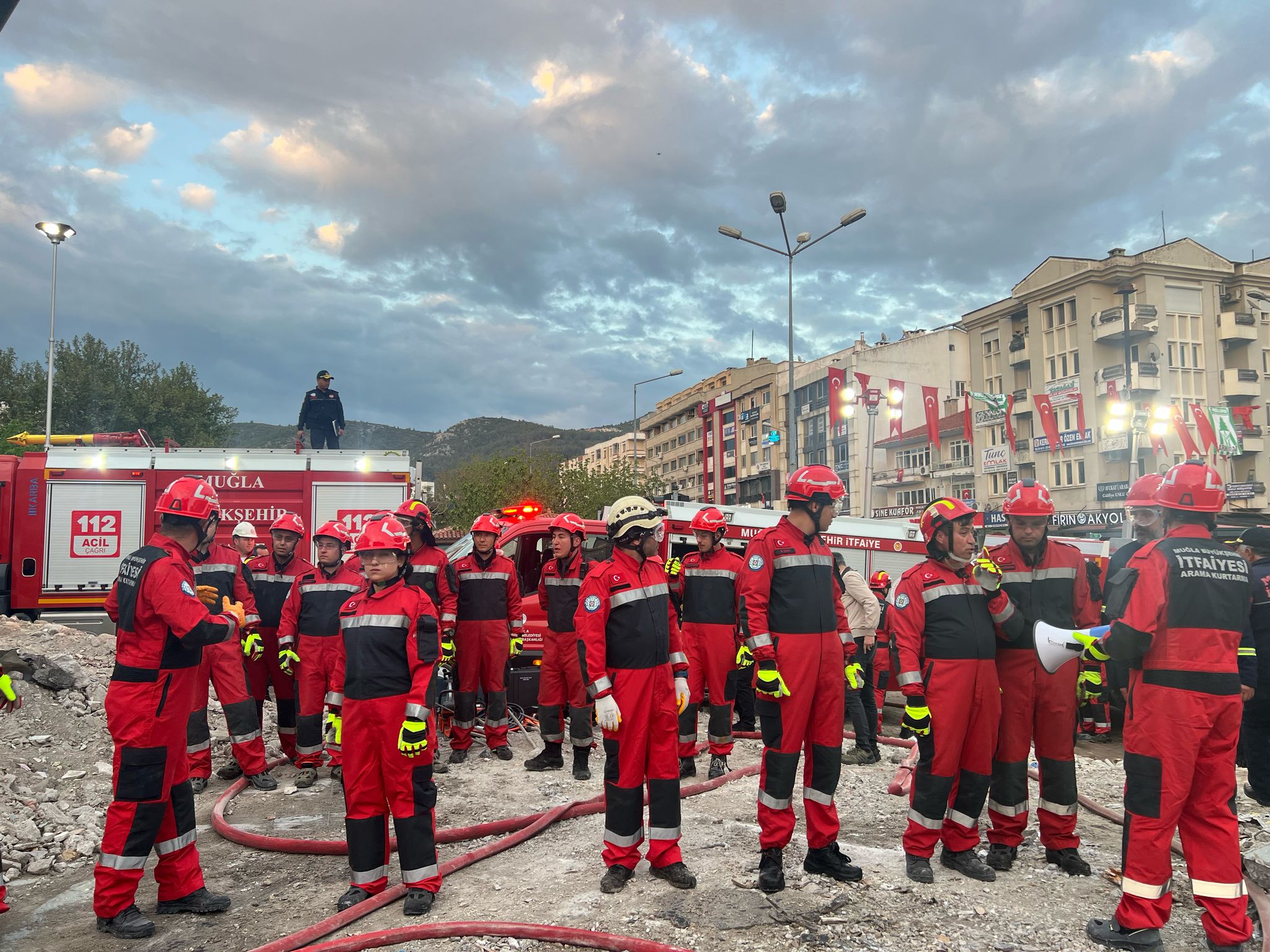 Muğla'da Deprem Tatbikatı Gerçeği Aratmadı: Enkazda 3 Kişi Tespit Edildi