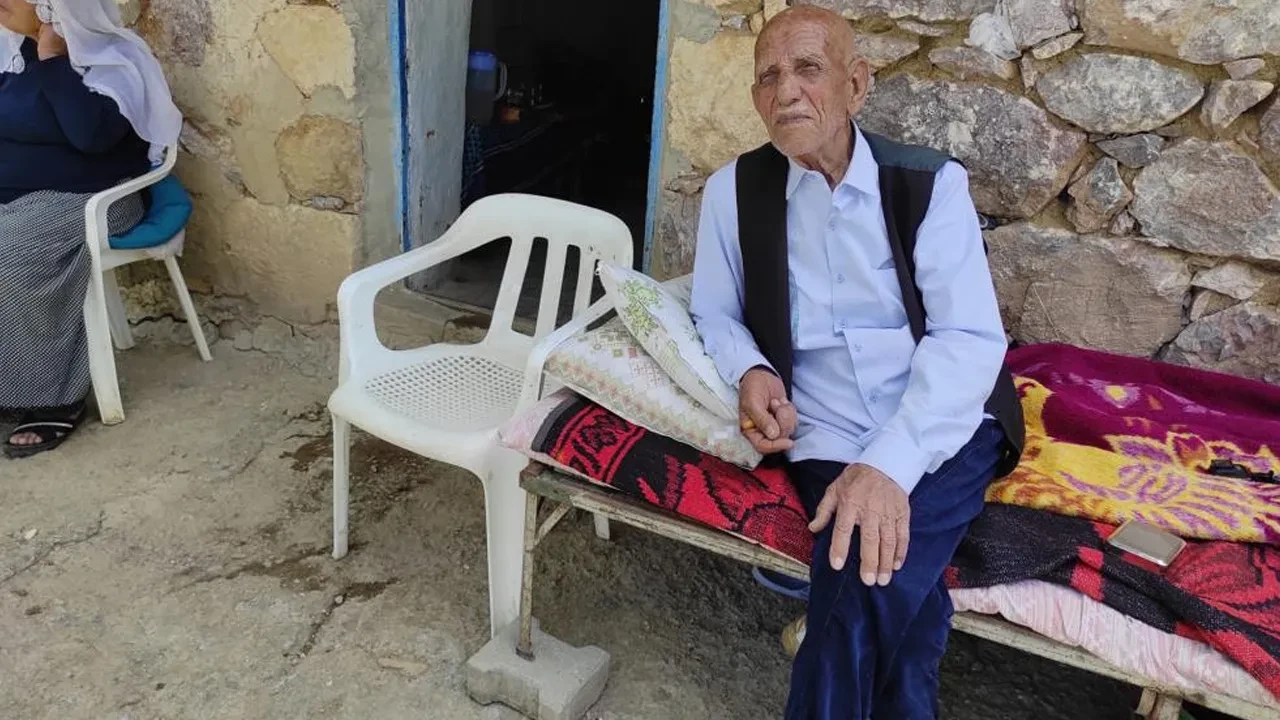 136 Yaşındaki Dede Uzun Yaşamanın Sırrını Bedduaya Bağladı