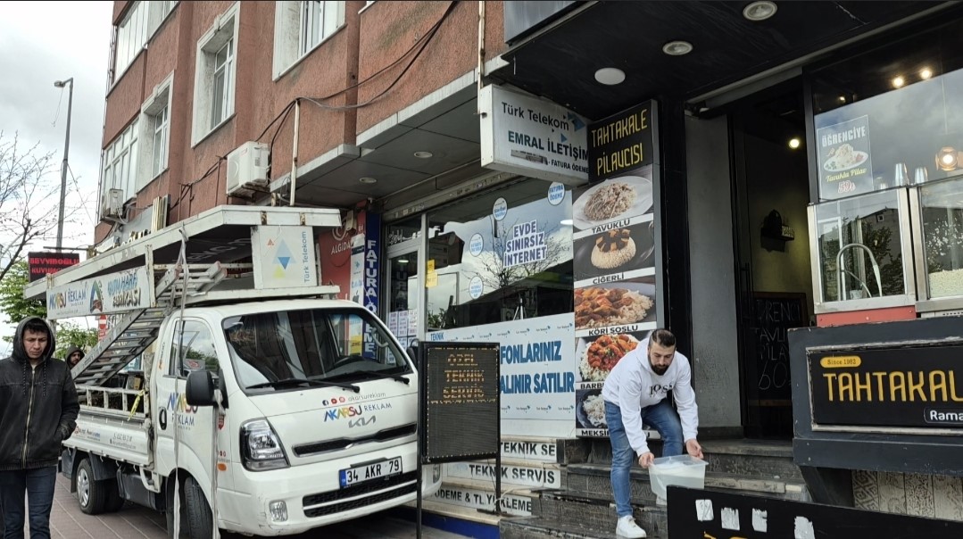 Kamyonet Üzerinden Düşen Tabela İşçisi Hayatını Kaybetti