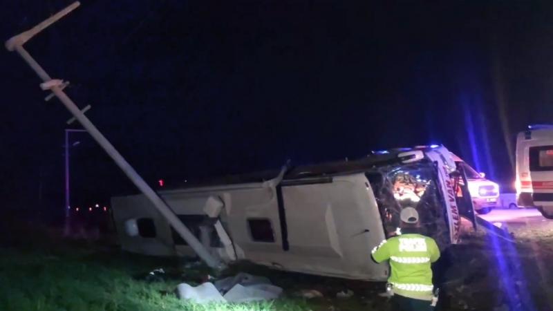 Yolcu Otobüsü Devrildi: 28 Kişi Yaralandı