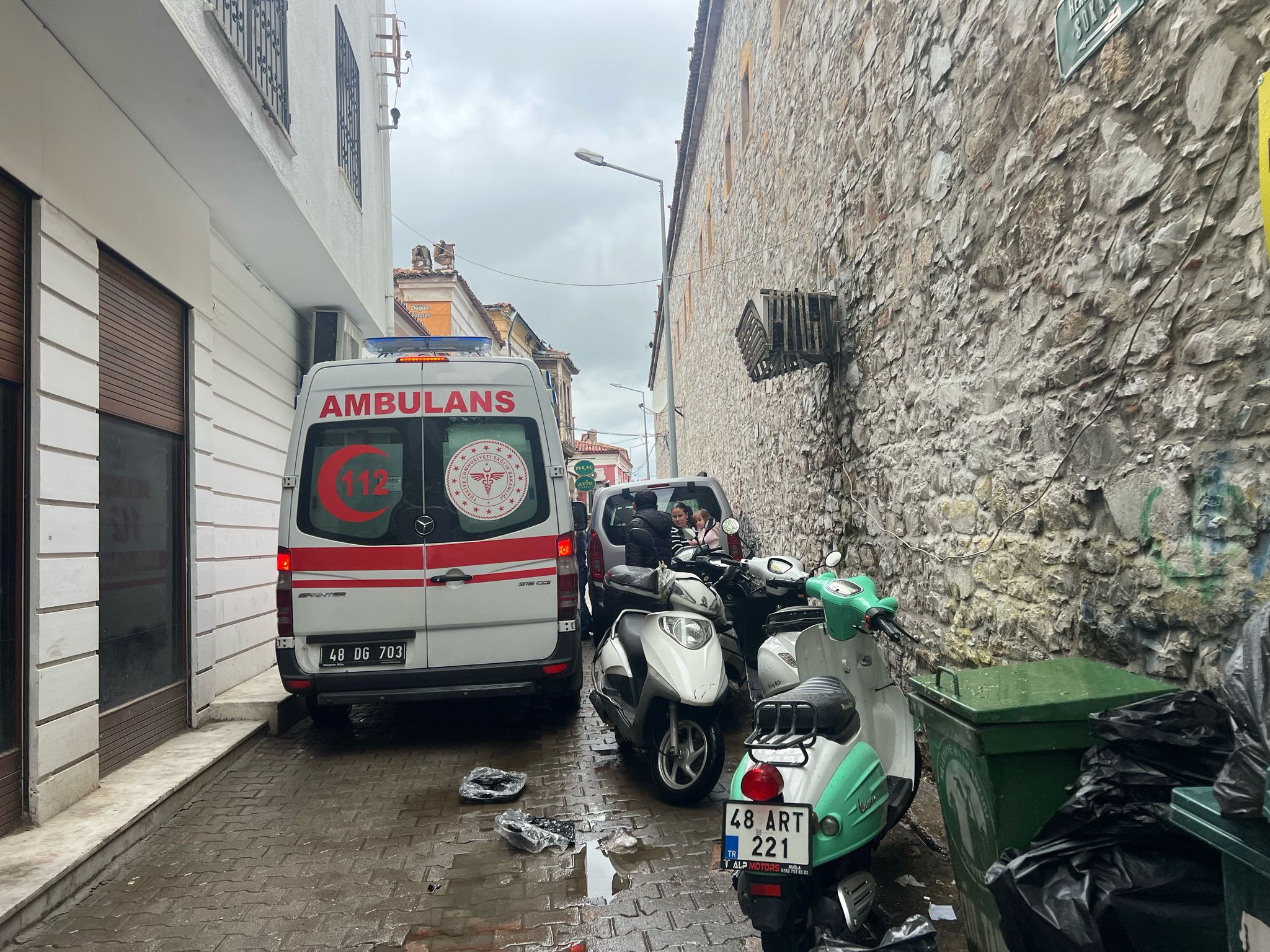 Emirbeyazıt’ta Ambulansa Geçit Yok