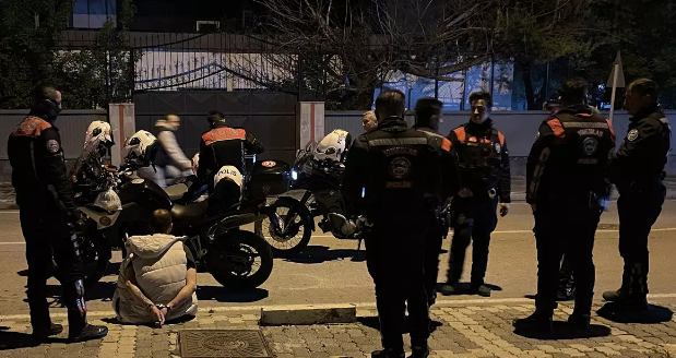 Cezaevi İzninde Suçüstü: Polisten Kaçarken Yakalandı