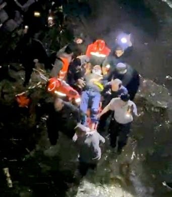 Muğla'da Ekipleri Seferber Eden Kaza: Kamyon Dereye Uçtu