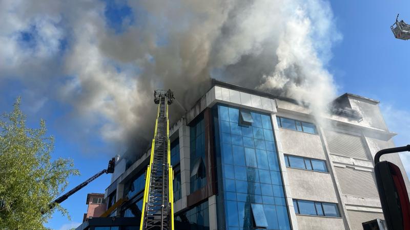 Son Dakika: 5 Katlı Tekstil Atölyesinde Yangın Çıktı