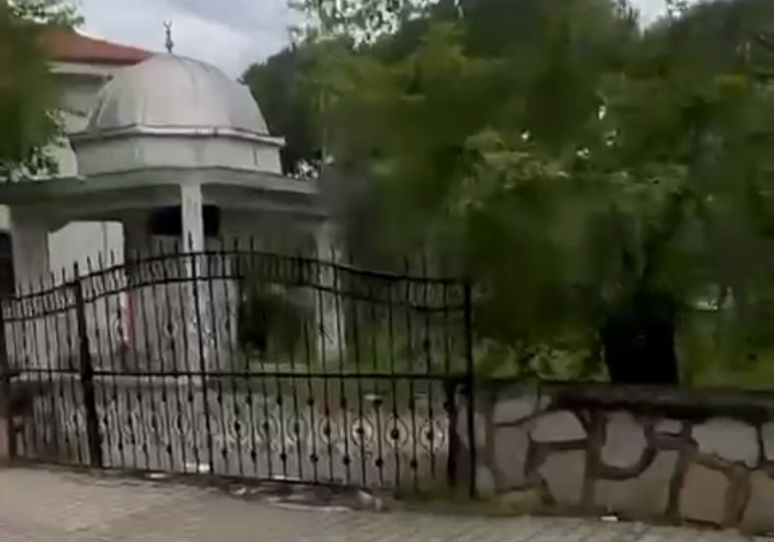 Menteşe'de İlginç Olay: Cami Bahçesinde Gül Hırsızlığı