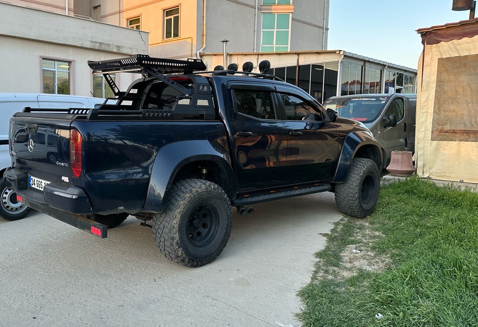 8 Yaşındaki Çocuğun Sonu Kamyonet Oldu