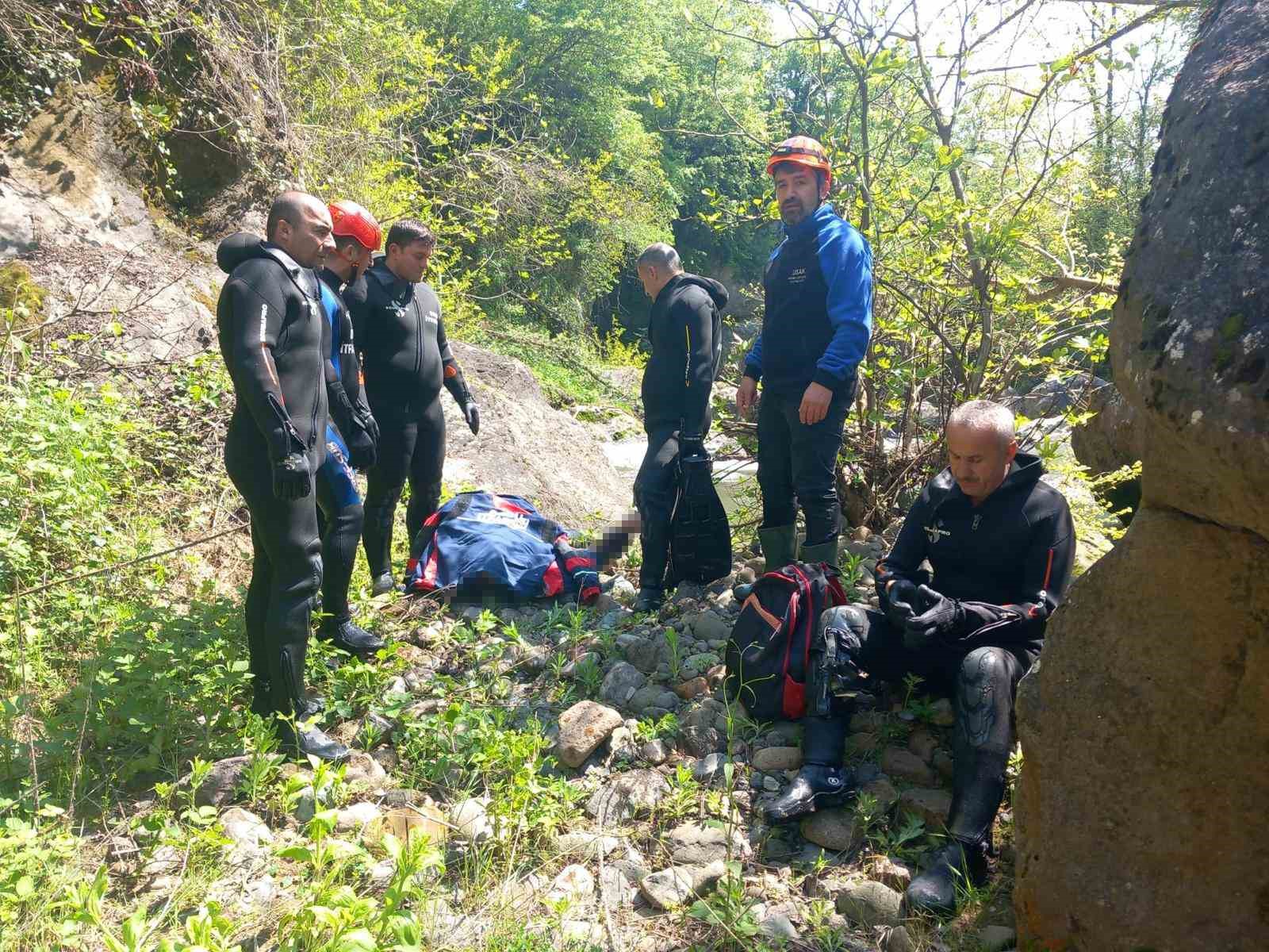 Kayıp 2 Kişiden Birinin Cansız Bedeni Derede Bulundu