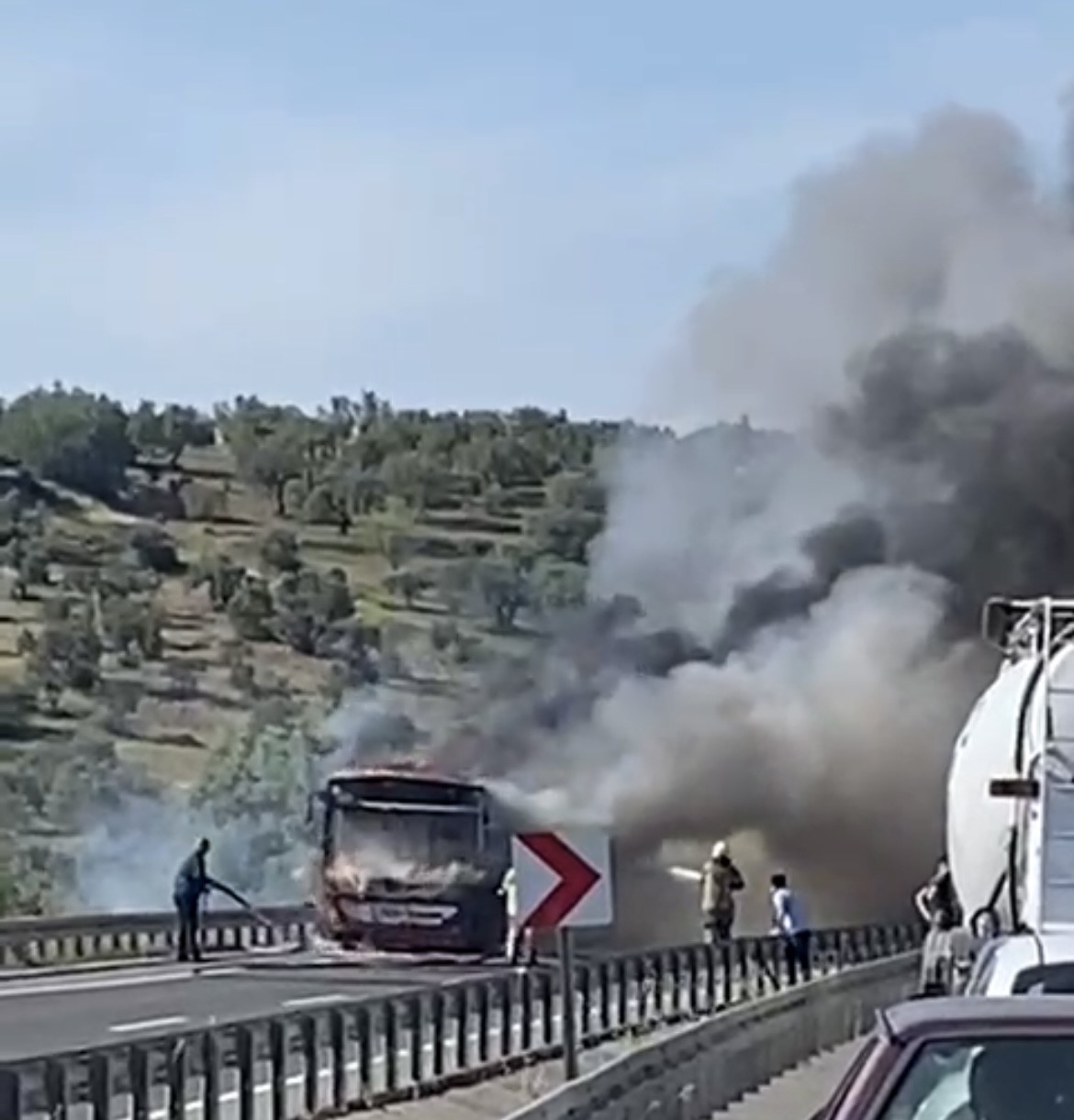 Belediye Otobüsü Alev Aldı: Yolcular Son Anda Kurtarıldı