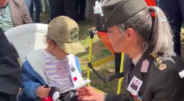 Şehit Ömer'in Kızı Alya'nın Cenazedeki Sözleri Yürekleri Dağladı