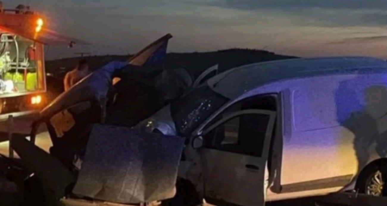 Araçlar Kafa Kafaya Girdi: 1 Ölü 2 Yaralı