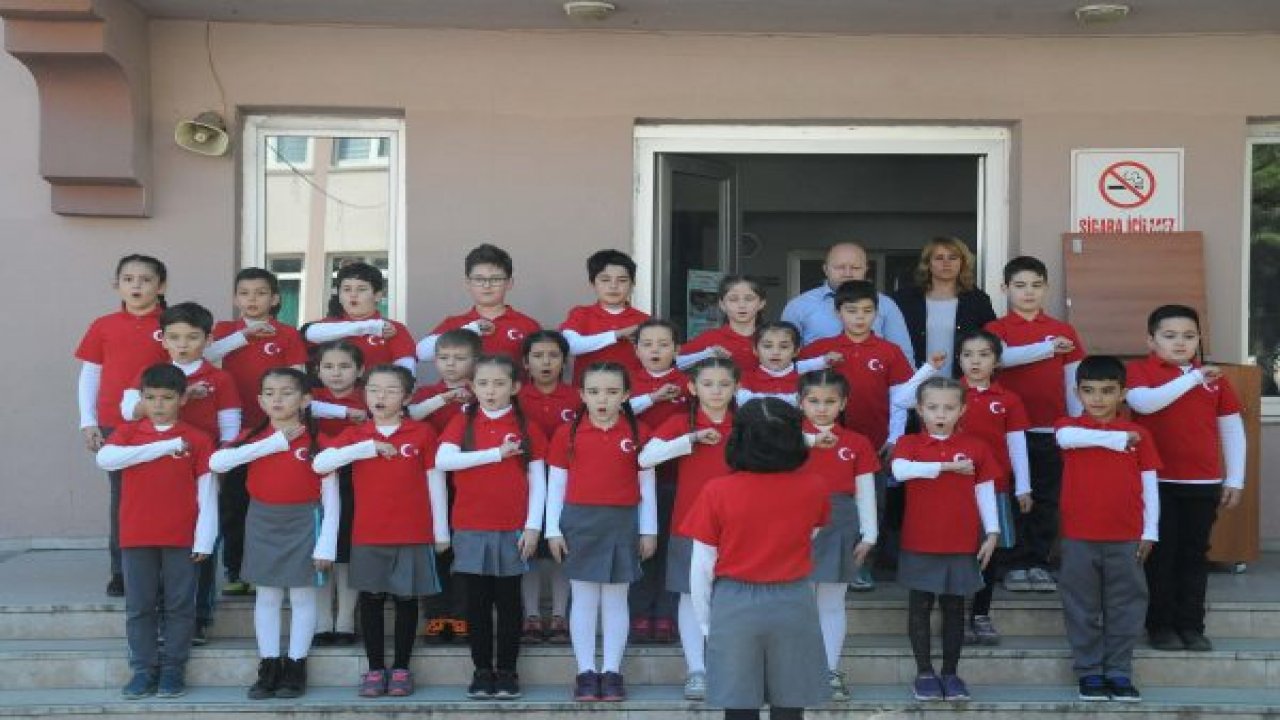 İstiklal Marşını işaret diliyle okudular