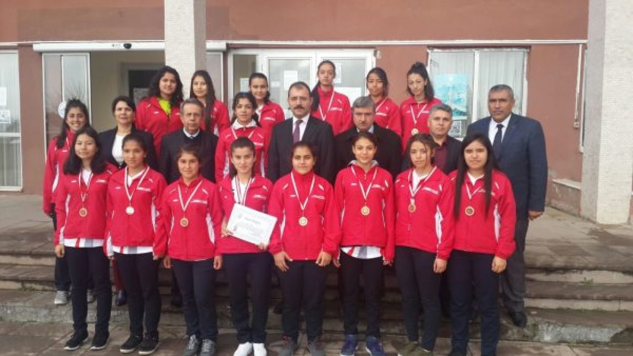 Köyceğizli kızlar şampiyonluğa koşuyor