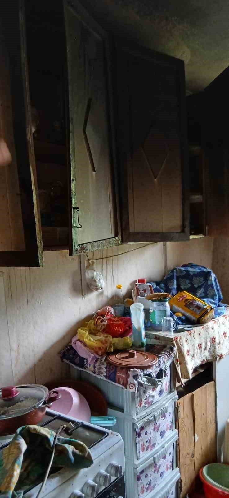 Mutfak Tüpü Patladı, Evde Yangın Çıktı