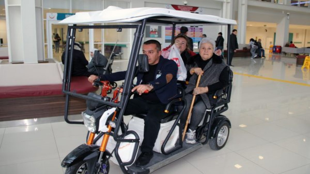 Yaşlı ve engelli hastalara golf araçlı hizmet