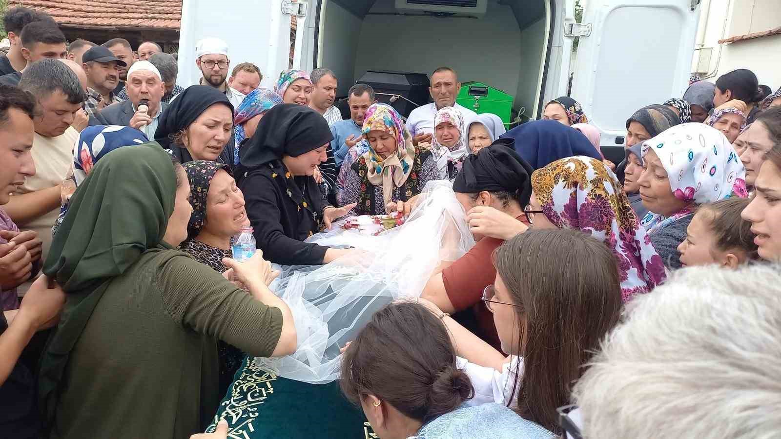 Hayalleri Yarım Kaldı: Genç Kız Duvakla Uğurlandı