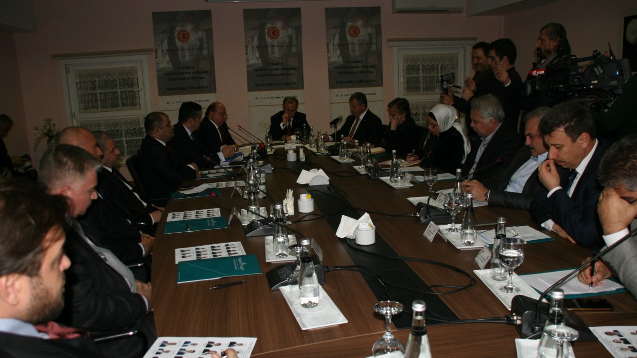 hatalarından dönmeleri için yalvardı