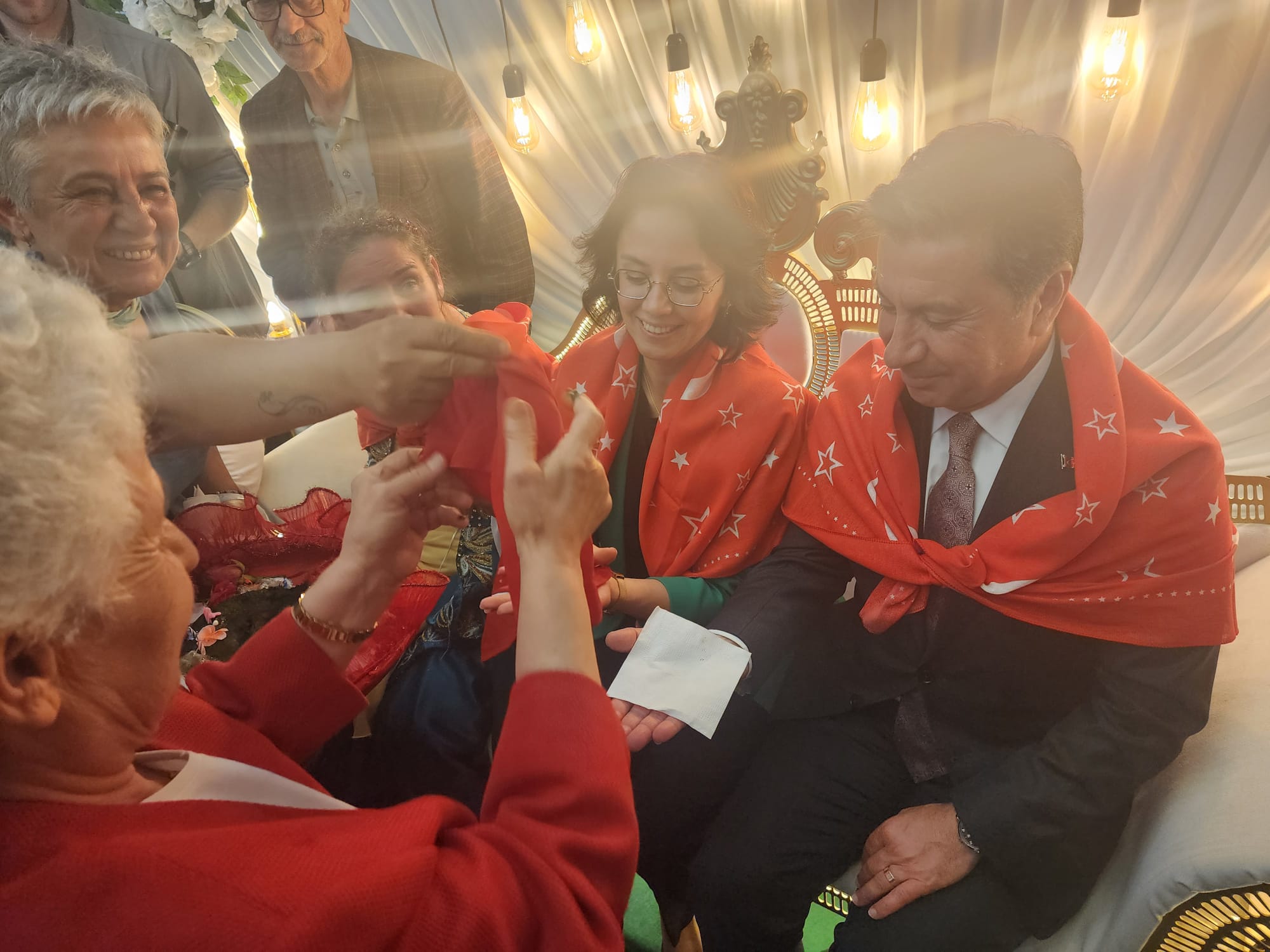 Çiçeği Burnunda Evli Başkanlara Asker Eğlencesinde Kına Sürprizi