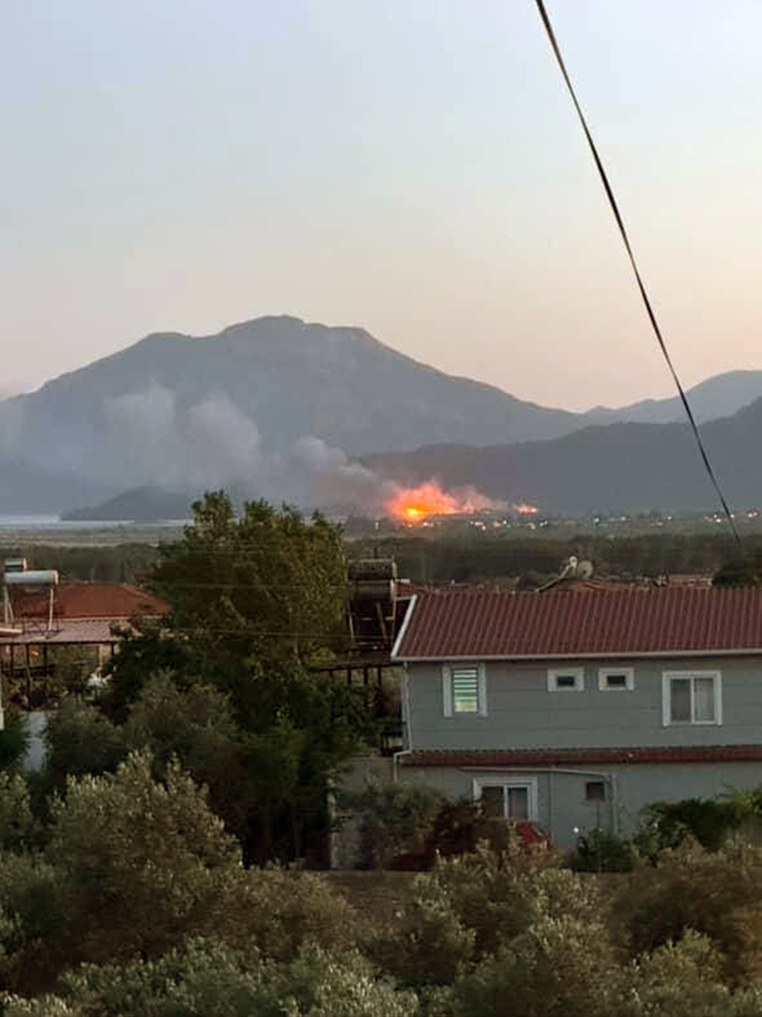 Köyceğiz'de Sazlık Alanda Korkutan Yangın