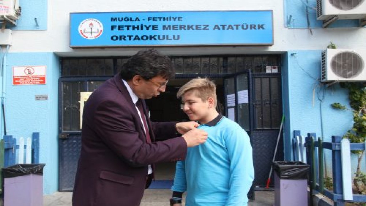 Ödülünü Mehmetçiğe bağışladı