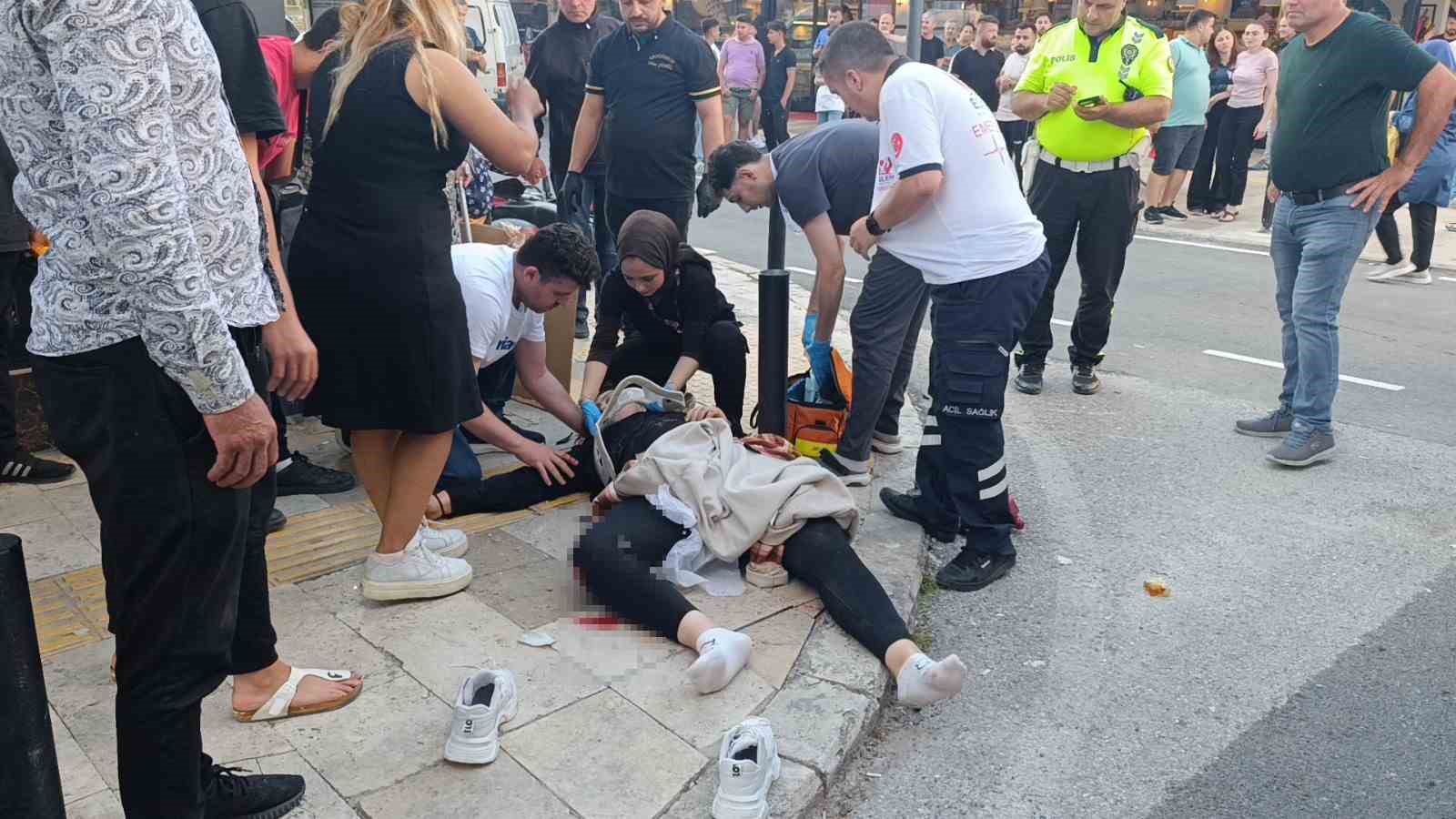 Ters Yolda Giden Otel Servisi Motosikletle Çarpıştı: Genç Sürücü Can Verdi