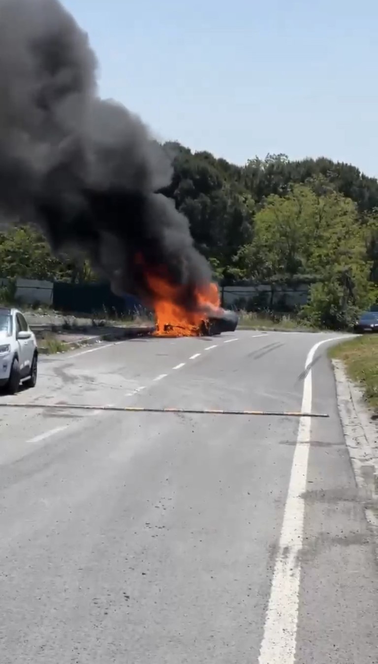 20 Milyonluk Ferrari Alev Topuna Döndü