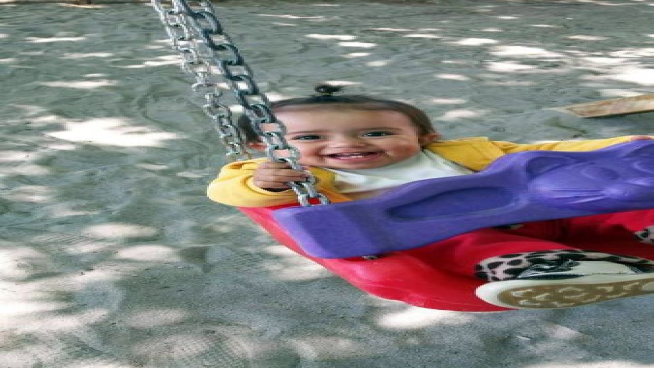 Üzerine televizyon düşen çocuk hayatını kaybetti