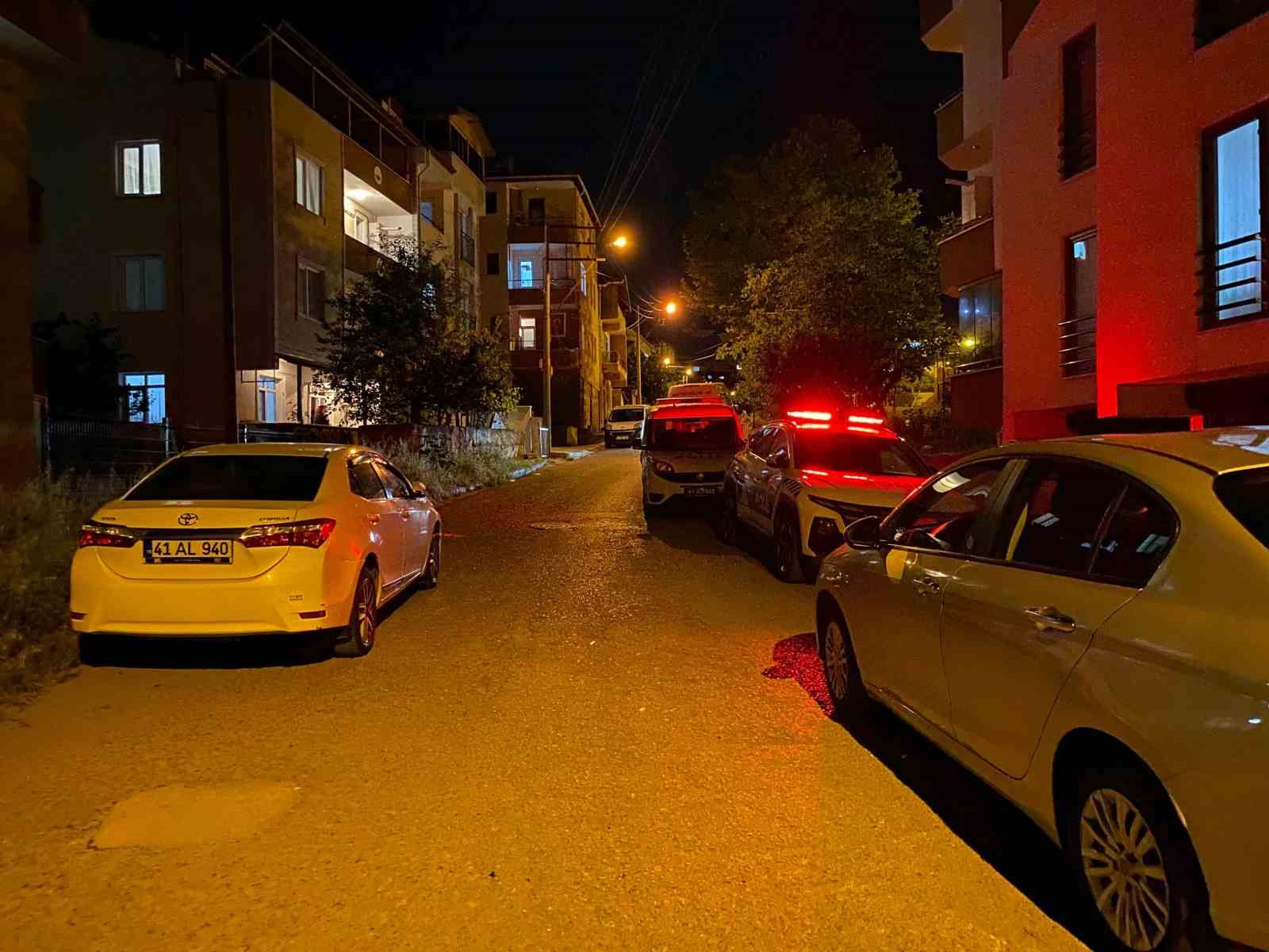 Kadın Evinde Silahla Yaralandı