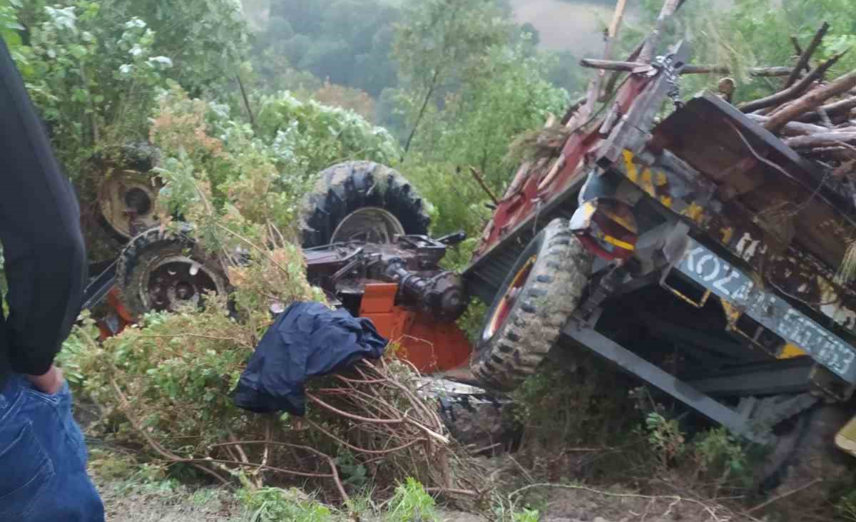 Devrilen Traktörün Sürücüsü Hayatını Kaybetti