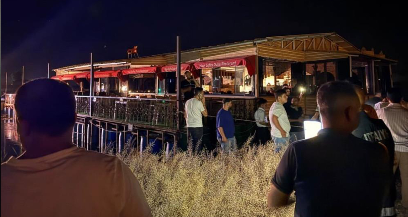 Nehirde Korku Dolu Anlar: Duba Restoran Sürüklendi!