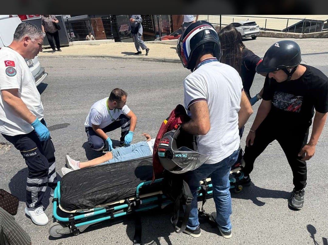 Muğla'da Kontrolsüz Yola Çıkan Araç Kadın Sürücüyü Yaraladı