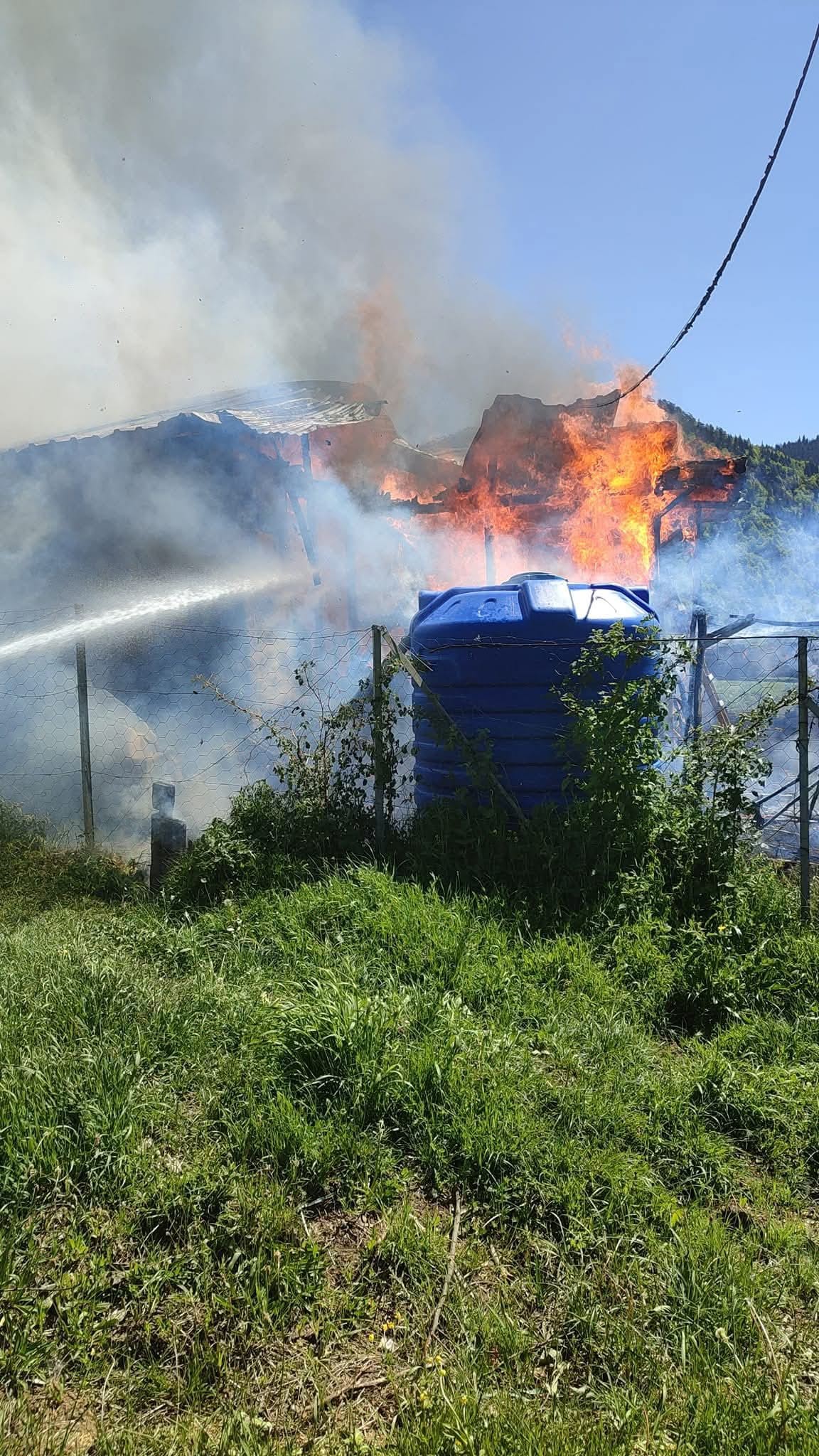 Alevler Yaşlı Kadının Evini Yok Etti