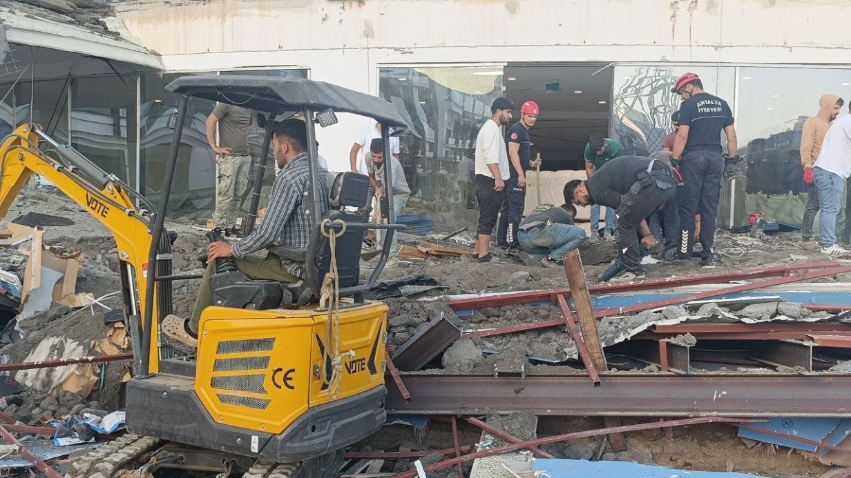 Antalya’da Otel İnşaatında Korku Dolu Anlar: İşçiler Ölümden Döndü