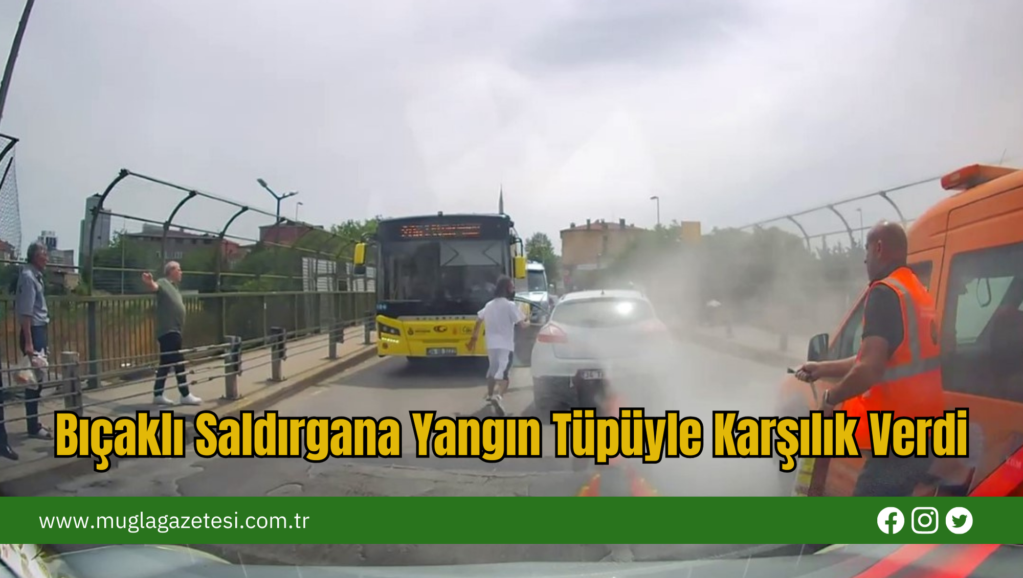 Bıçaklı Saldırgana Yangın Tüpüyle Karşılık Verdi