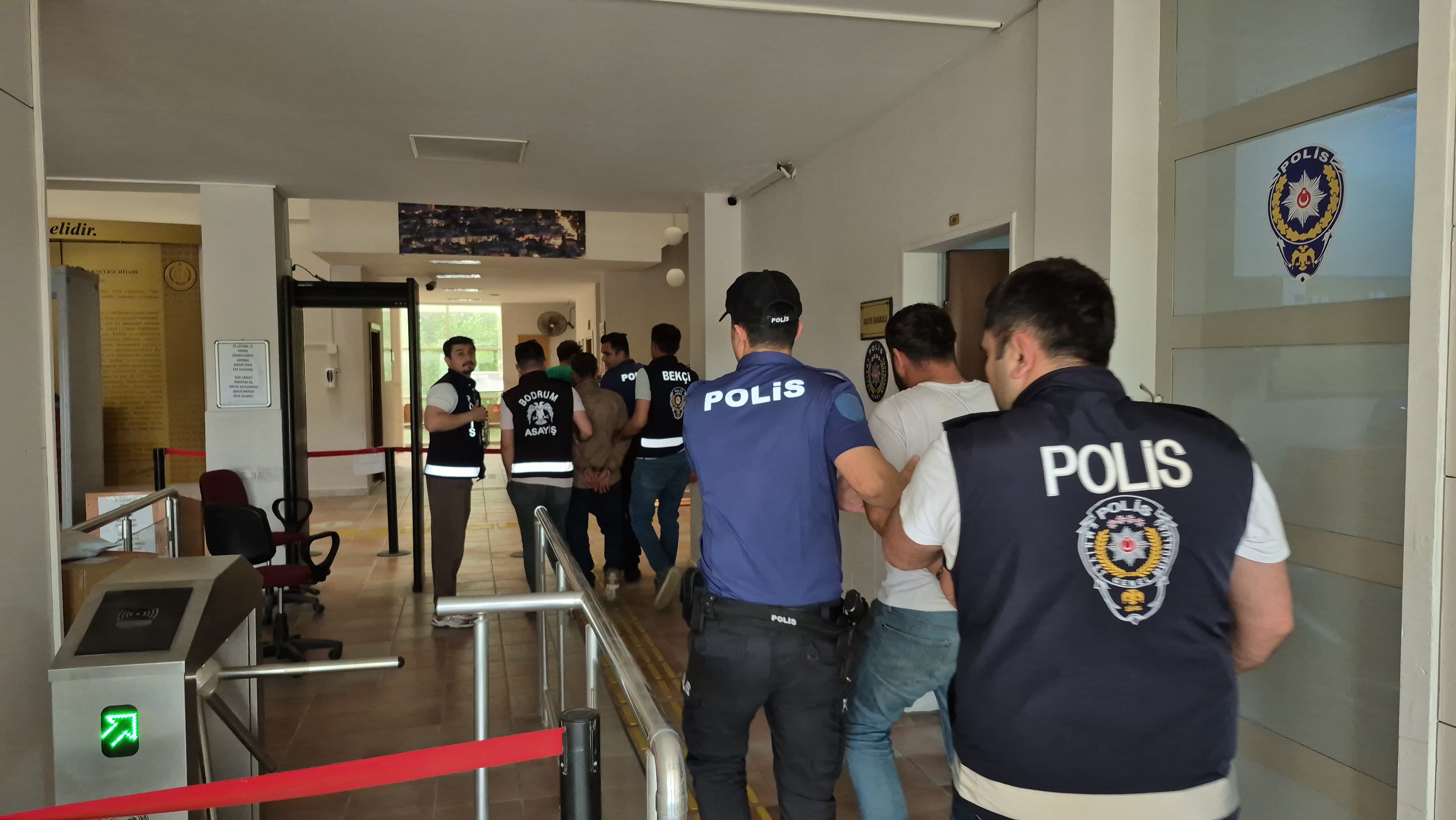 Bodrum'da Polise Saldıran Şüphelilere Serbest