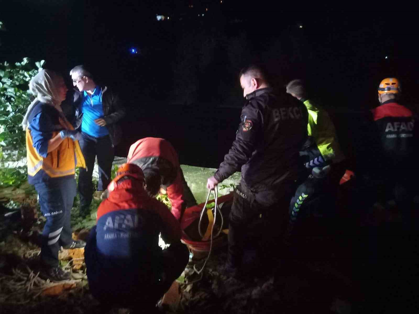 Direksiyon Hakimiyetini Kaybetti, Dereye Düşerek Hayatını Kaybetti