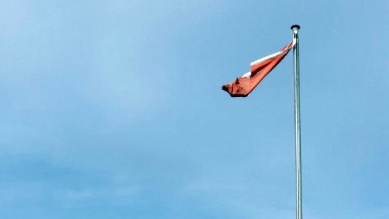 Türk Bayrağına Büyük Saygısızlık...