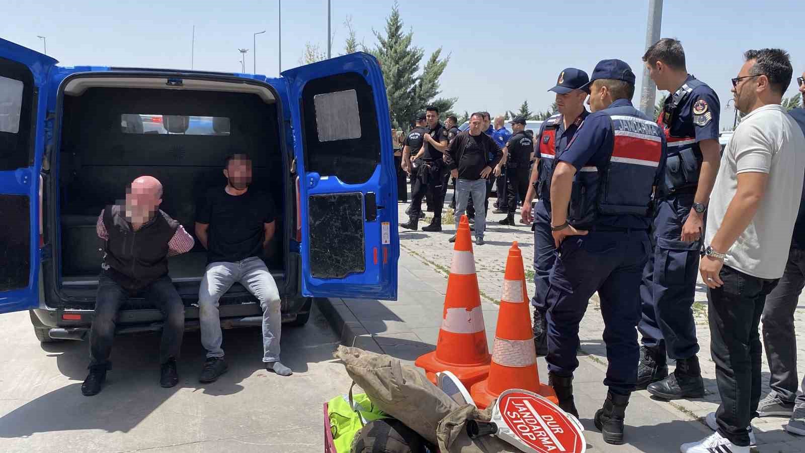 Arazi Kavgası Kanlı Bitti: 17 Yaşındaki Genç Babasını ve Bir Kişiyi Vurdu