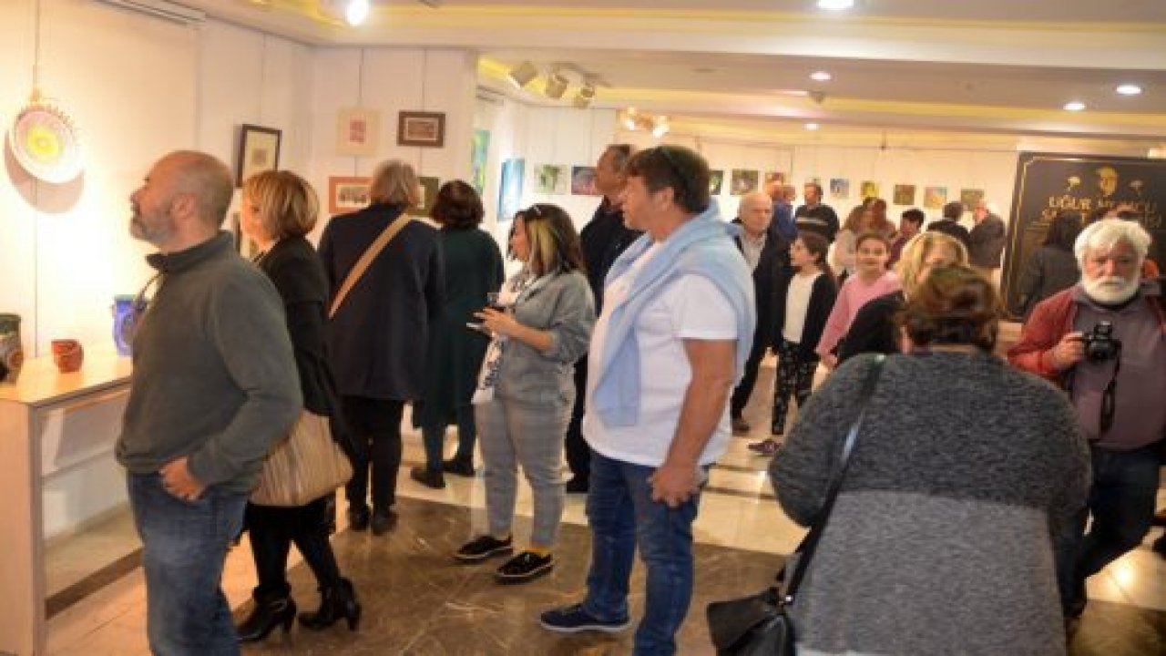 'Aferin Kızıma' isimli karma sergi açıldı