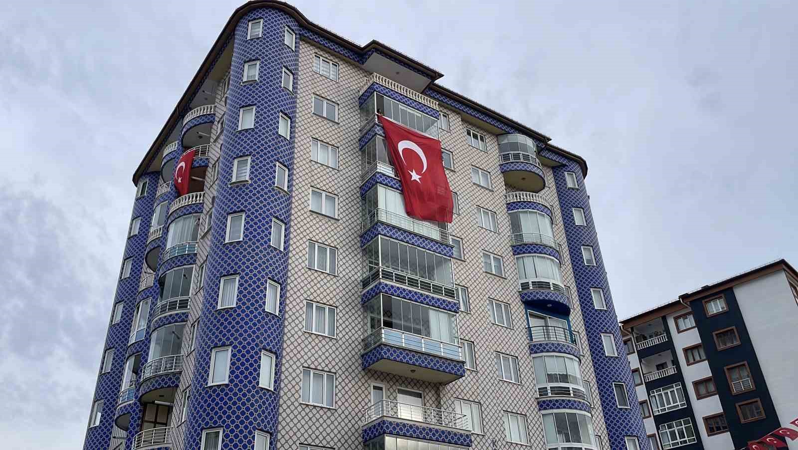 Şehit Ateşi Düştü: Baba Ocağına Türk Bayrağı Asıldı