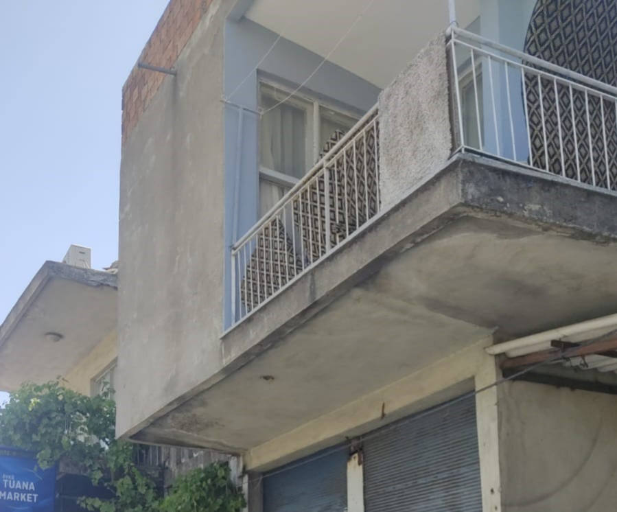 2 Yaşındaki Minik İsmail Balkondan Düşerek Hayatını Kaybetti