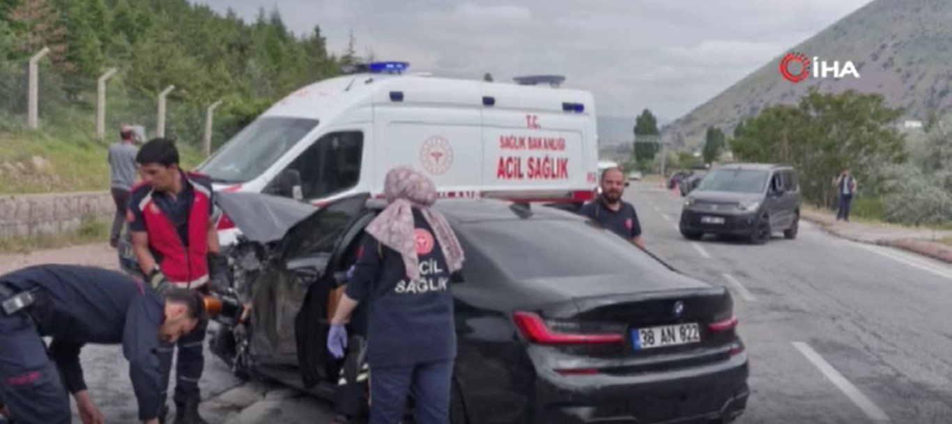 Kafa Kafaya Çarpışma Kamerada: 2 Genç Hayatını Kaybetti