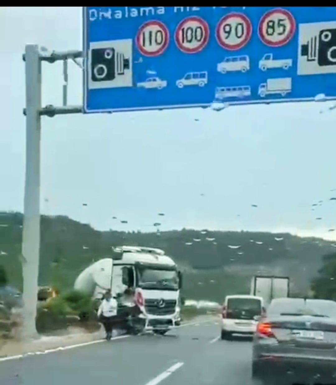Muğla’da Kaza Yapan Tır, Trafiği Felç Etti