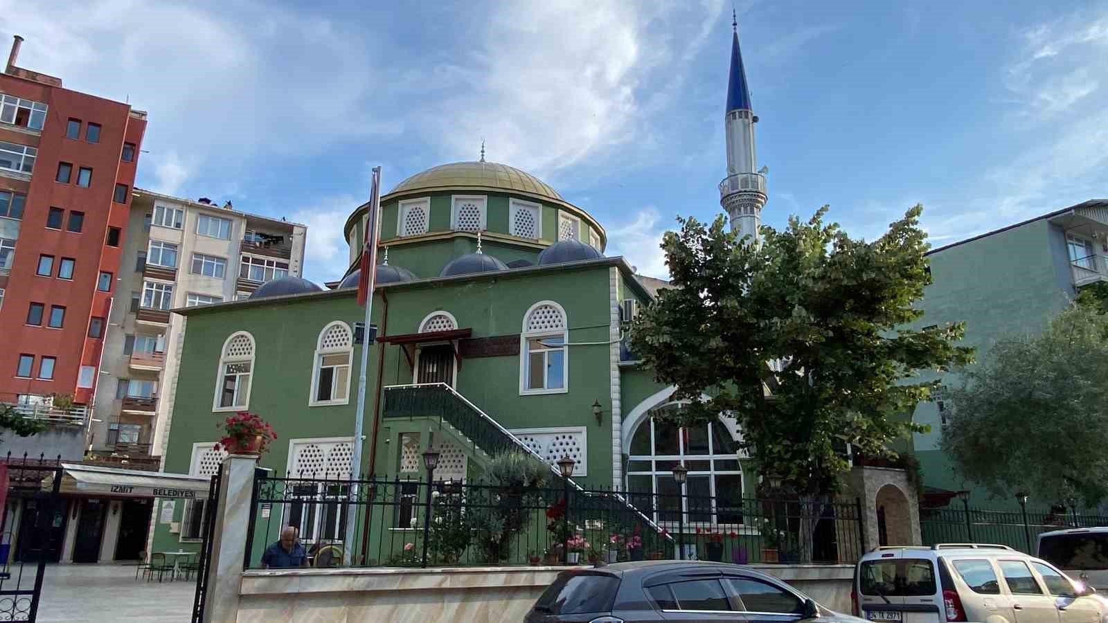 Çıktığı Ağaçta Demir Korkuluklara Saplandı