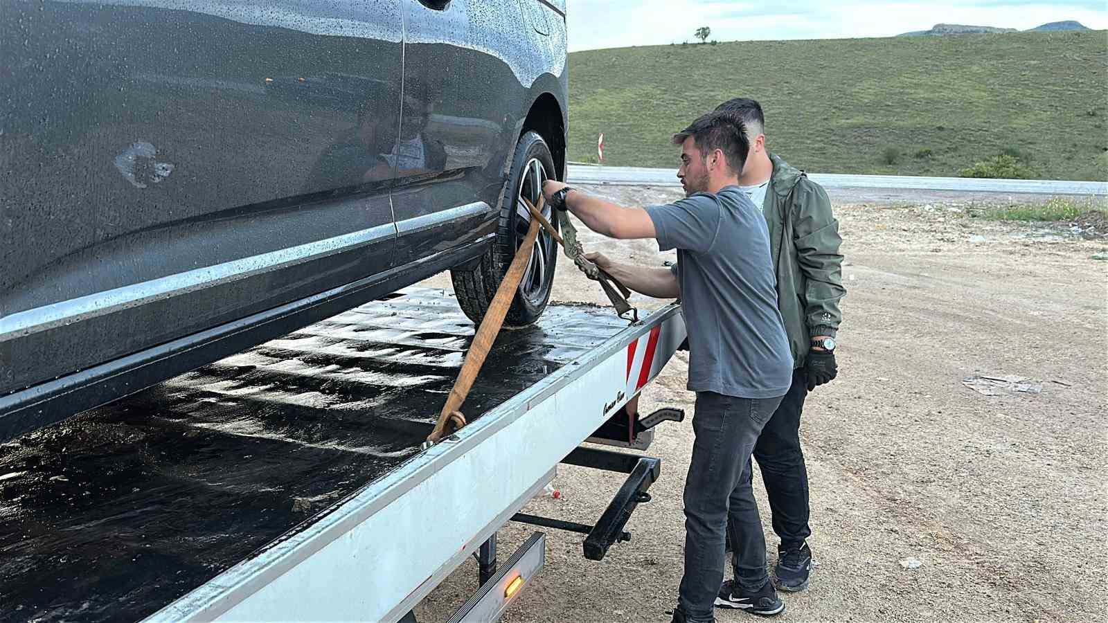 Araçlar Kafa Kafaya Çarpıştı:1 Ölü 1 Yaralı