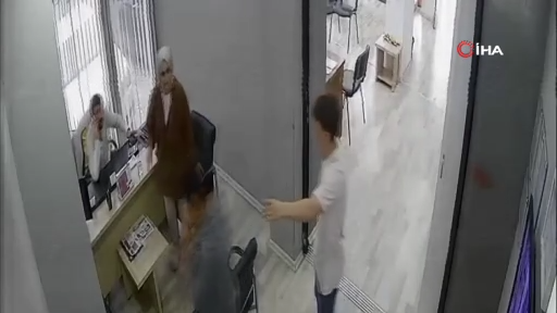 Heimlich Manevrası İle Çalışanının Hayatını Kurtardı