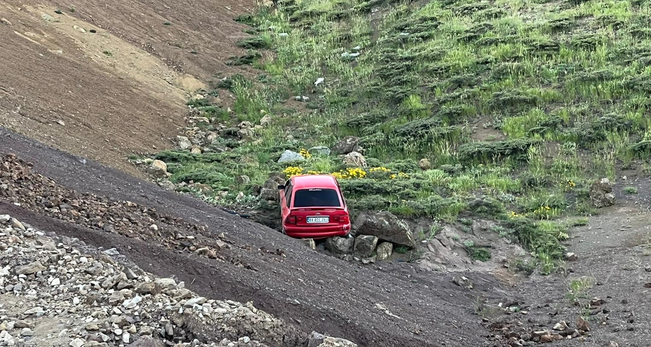 Şarampole Yuvarlanan Otomobilde 2’si Çocuk 7 Kişi Yaralandı