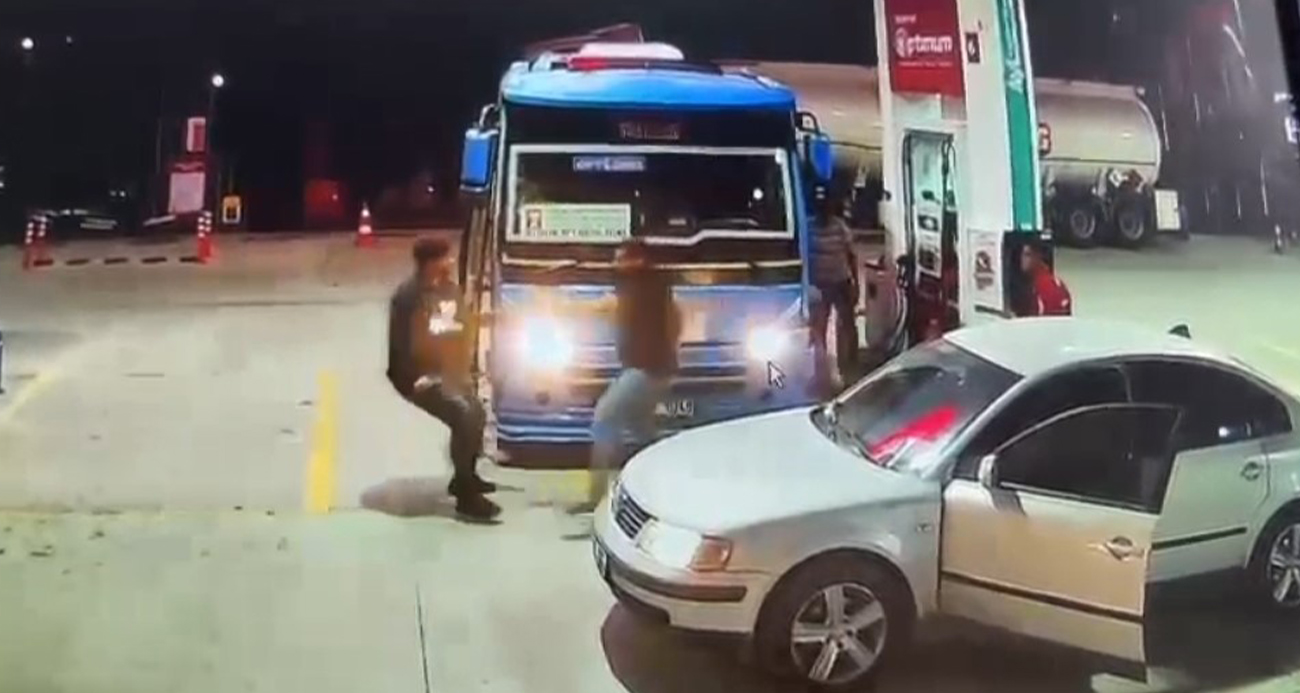 Sürücüye Dehşet Anları: Darp Edip Silahla Vurdular