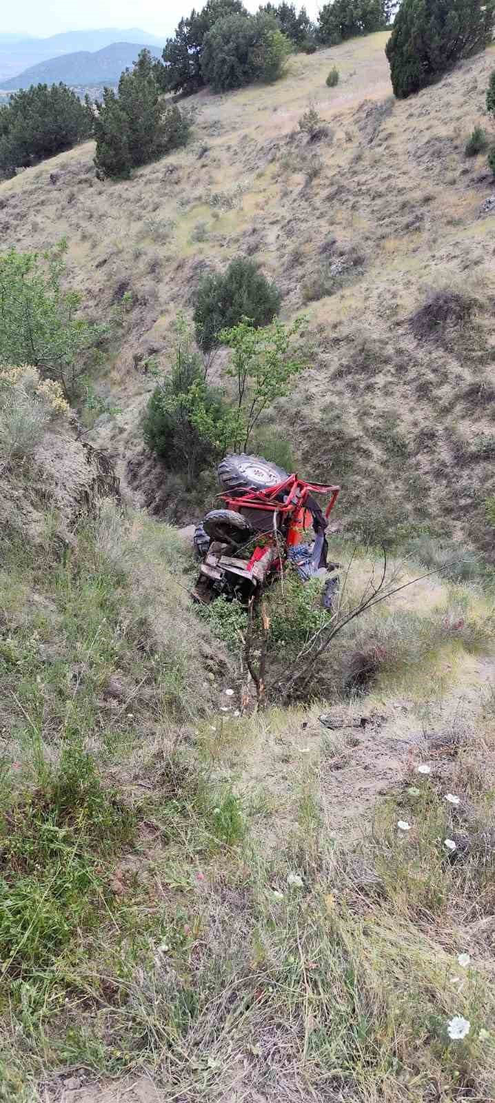 Traktör Şarampole Devrildi: Sürücü Hayatını Kaybetti