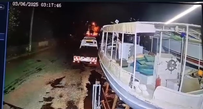 Muğla’daki 5.8 Büyüklüğünde Deprem Anı Güvenlik Kameralarına Yansıdı